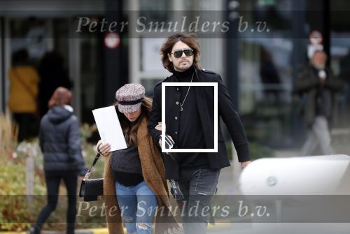 Den Haag  29 oktober 2018
Waylon en zijn zwangere vriendin Bibi Breijman gaan op controle in het Bronovo ziekenhorsche Panamera Turbo naartoe.