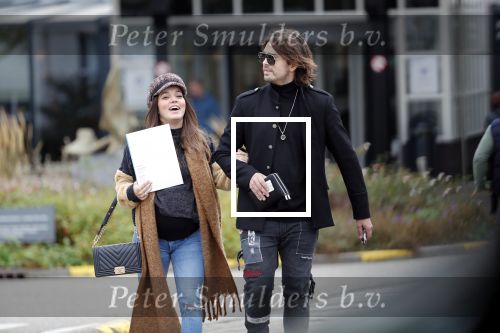 Den Haag  29 oktober 2018
Waylon en zijn zwangere vriendin Bibi Breijman gaan op controle in het Bronovo ziekenhorsche Panamera Turbo naartoe.