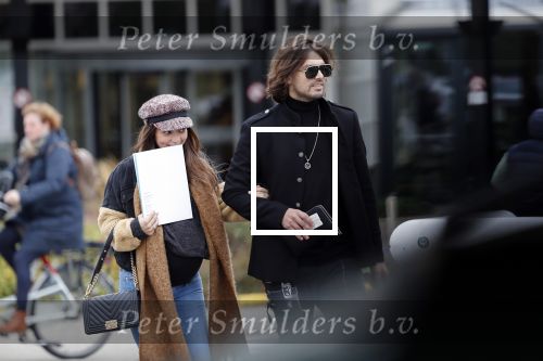Den Haag  29 oktober 2018
Waylon en zijn zwangere vriendin Bibi Breijman gaan op controle in het Bronovo ziekenhorsche Panamera Turbo naartoe.