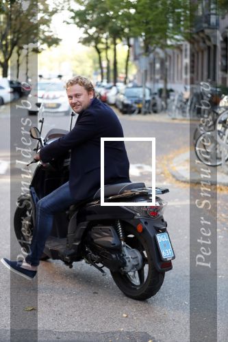 Amsterdam 16 oktober 2018
Wesly Bronkhorst en Tino Martin op de pc hooftstraat. Wesly is op zijn scooter.