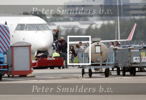 Schiphol Oost 4 oktober 2018
Vrienden van Johnny de Mol en zijn vrouw Anouk vertrekken vanaf schiphol oost met een prive vliegtuig naar Portugal. Aanwezig oa Willek Alberti  , broer Kaj Lerby met gezin Dinand en Lucy Woesthoff John Ewbank en Kelly Weekers Katja Schuurman en Freek v Noordwijk Tony Berk manager Carlijn de Vries met man Nikkie Plessen en Linda de Mol met Jeroen Rietbergen en kinderen Noah en Julian.