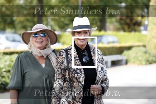 Woudenberg 8 oktober 2018
Herdenkingsdienst Anneke Gronloh in crematorium Woudenberg. Ria Valk en Willke Alberti
