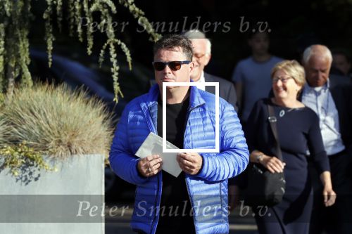 Leusden 4 en 5 oktober 2018
Herdenkingsdienst en crematie van Koos Alberts in crematorium Leusden. Wolter Kroes in zijn cabrio