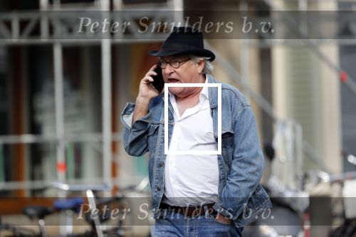 Amsterdam 3 oktober 2018
Youp v t Hek bellend op straat en wachtend op de tram.