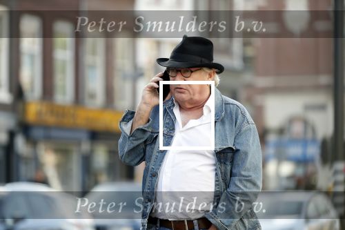 Amsterdam 3 oktober 2018
Youp v t Hek bellend op straat en wachtend op de tram.
