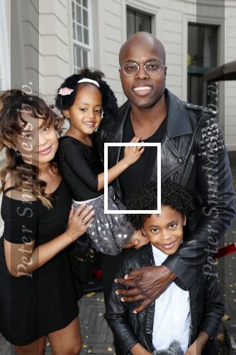 Den Haag 14 oktober 2018
Premiere Woezel en pip in koninklijke schouwburg Den haag. Jandino Asporaat kwam met zijn vrouw en kinderen
