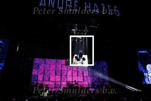 Rotterdam 18 oktober 2019
Andre Hazes met zijn band in AHOY. Micky Fisser vloog met zijn drumstel door Ahoy