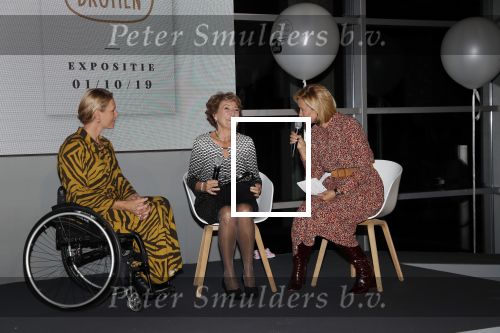 Amstelveen 1 oktober 2019
15 jaar de Esther Vergeer Foundation in het Cobra museum . Er wordt een expositie geopend van 15 fotografen waaronder oa William Rutten Estelle Cruijff Klaasjan v d Weij Patty Brard Isa Hoes Marco Borsato Sacha de Boer Klaas v Kruistem en Edwin Smulders. Anouk Smulders presenteert het en Prinses Margriet is aanwezig.