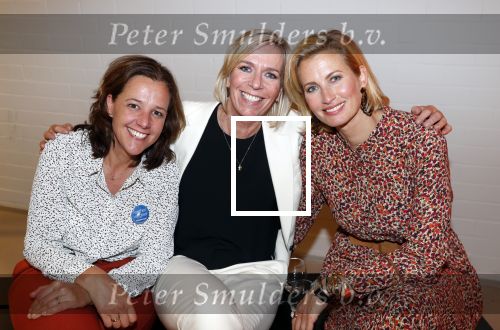 Amstelveen 1 oktober 2019
15 jaar de Esther Vergeer Foundation in het Cobra museum . Er wordt een expositie geopend van 15 fotografen waaronder oa William Rutten Estelle Cruijff Klaasjan v d Weij Patty Brard Isa Hoes Marco Borsato Sacha de Boer Klaas v Kruistem en Edwin Smulders. Anouk Smulders presenteert het en Prinses Margriet is aanwezig.