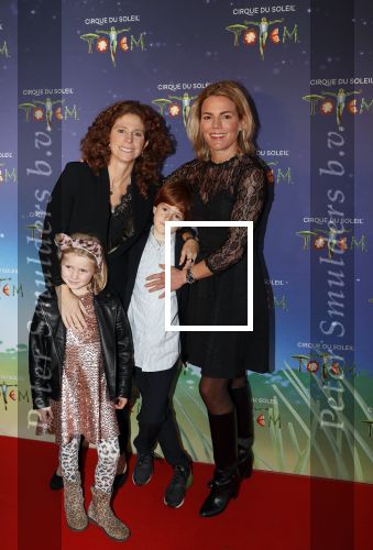 Den Haag 13 september 2019
Premiere Cirque du Soleil op het malieveld in Den Haag. Barbara Barend met vrouw en kinderen