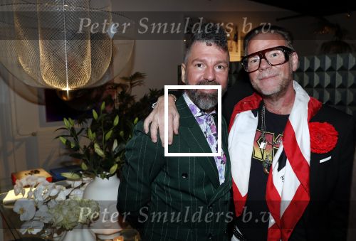 Naarden 31 oktober 2019
50 jaar Jan des Bouvrie als ontwerper werkzaam. Feest is in het Arsenaal.
Bastiaan v Schaik met kennis