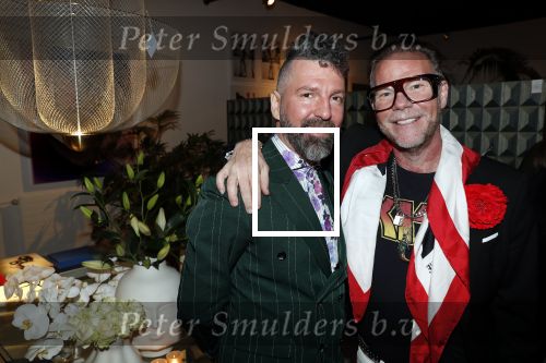 Naarden 31 oktober 2019
50 jaar Jan des Bouvrie als ontwerper werkzaam. Feest is in het Arsenaal.
Bastiaan v Schaik met kennis