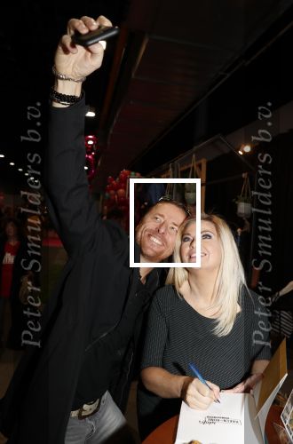 Utrecht 30 oktober 2019
Boekpresentatie Bobbi Eden op de jaargeurs. Haar man Mark Laurenz was ook aanwezig.