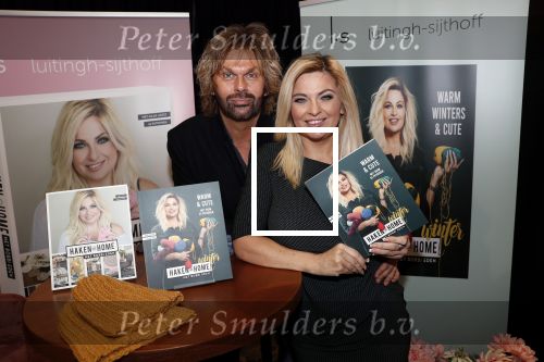 Utrecht 30 oktober 2019
Boekpresentatie Bobbi Eden op de jaargeurs. Haar man Mark Laurenz was ook aanwezig.