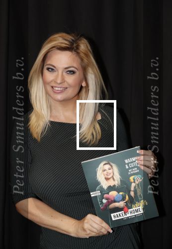 Utrecht 30 oktober 2019
Boekpresentatie Bobbi Eden op de jaargeurs. Haar man Mark Laurenz was ook aanwezig.