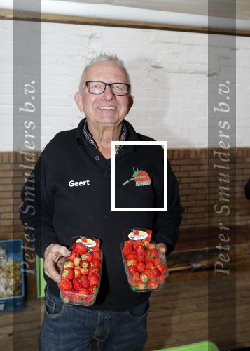 Boekel 19 oktober 2019
Meerdere boeren van boer zoekt vrouw stan op een mini markt in de stallen van Boerin Steffi. Boer Geert