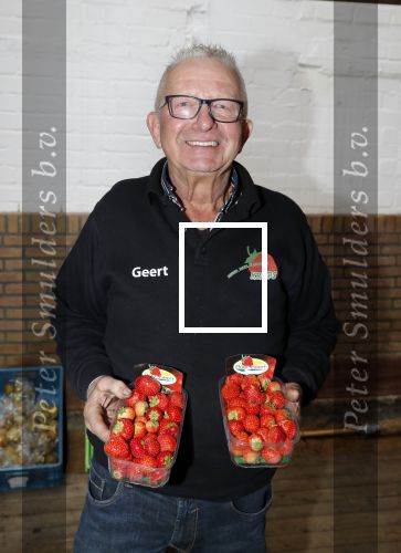 Boekel 19 oktober 2019
Meerdere boeren van boer zoekt vrouw stan op een mini markt in de stallen van Boerin Steffi. Boer Geert