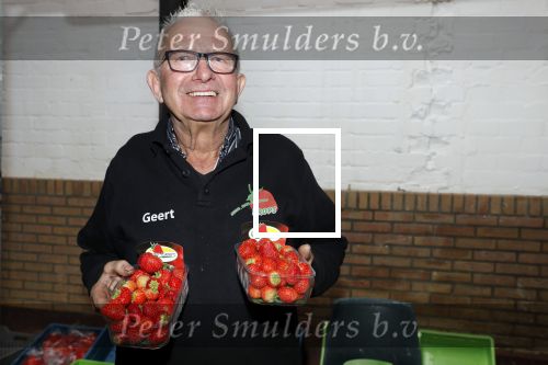 Boekel 19 oktober 2019
Meerdere boeren van boer zoekt vrouw stan op een mini markt in de stallen van Boerin Steffi. Boer Geert