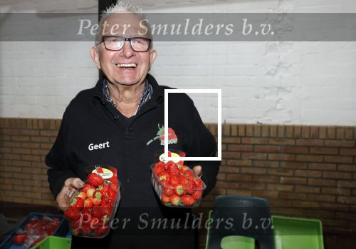 Boekel 19 oktober 2019
Meerdere boeren van boer zoekt vrouw stan op een mini markt in de stallen van Boerin Steffi. Boer Geert