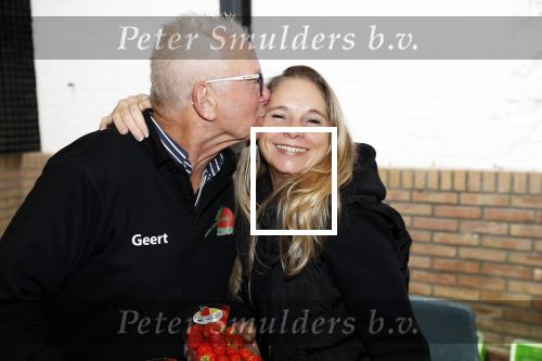 Boekel 19 oktober 2019
Meerdere boeren van boer zoekt vrouw stan op een mini markt in de stallen van Boerin Steffi. Boer Geert