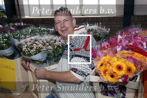 Boekel 19 oktober 2019
Meerdere boeren van boer zoekt vrouw stan op een mini markt in de stallen van Boerin Steffi. Boer Jaap