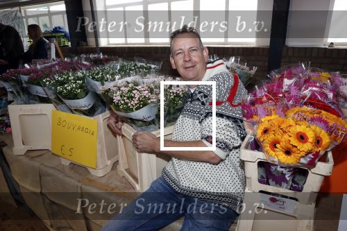 Boekel 19 oktober 2019
Meerdere boeren van boer zoekt vrouw stan op een mini markt in de stallen van Boerin Steffi. Boer Jaap