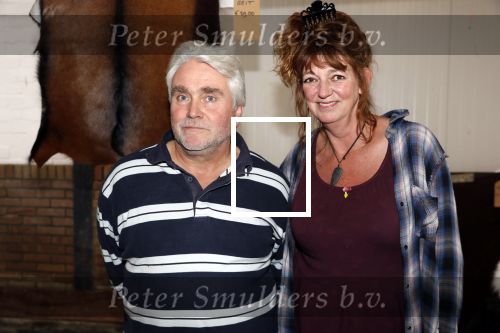 Boekel 19 oktober 2019
Meerdere boeren van boer zoekt vrouw stan op een mini markt in de stallen van Boerin Steffi. Boer Jan Ybema en Pauline v Rijsoort