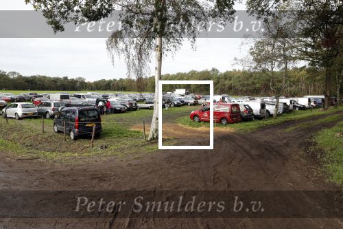 Boekel 19 oktober 2019
Meerdere boeren van boer zoekt vrouw stan op een mini markt in de stallen van Boerin Steffi. Ook Yvon Jaspers kwam met haar moeder en tantes een kijkje nemen.