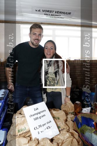 Boekel 19 oktober 2019
Meerdere boeren van boer zoekt vrouw stan op een mini markt in de stallen van Boerin Steffi. Boerin Michelle met vriend