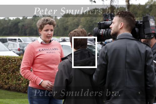 Boekel 19 oktober 2019
Meerdere boeren van boer zoekt vrouw stan op een mini markt in de stallen van Boerin Steffi. Ook Yvon Jaspers kwam met haar moeder en tantes een kijkje nemen.