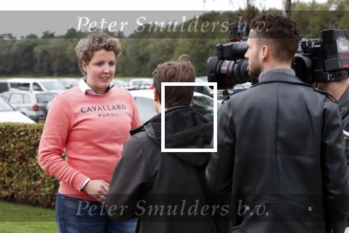 Boekel 19 oktober 2019
Meerdere boeren van boer zoekt vrouw stan op een mini markt in de stallen van Boerin Steffi. Ook Yvon Jaspers kwam met haar moeder en tantes een kijkje nemen.