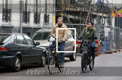 Amsterdam 13 februari 2016
Bridget Maaland met haar nieuwe vriend Wim ( cameraman) op de fiets in Amsterdam zuid.