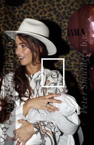 Amsterdam 6 november 2019
Presentatie Kek mama TV bij Mama Kelly.
Kim Kotter gaat voor ze vloggen. De vrouw van Daley Blind Candy Rae Fleur met hun baby