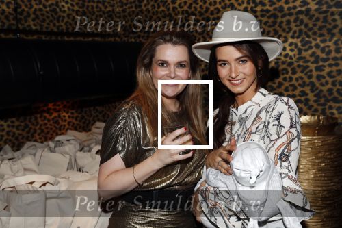 Amsterdam 6 november 2019
Presentatie Kek mama TV bij Mama Kelly.
Kim Kotter gaat voor ze vloggen. De vrouw van Daley Blind Candy Rae Fleur met hun baby