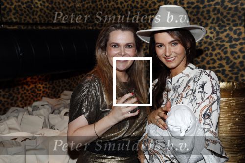Amsterdam 6 november 2019
Presentatie Kek mama TV bij Mama Kelly.
Kim Kotter gaat voor ze vloggen. De vrouw van Daley Blind Candy Rae Fleur met hun baby