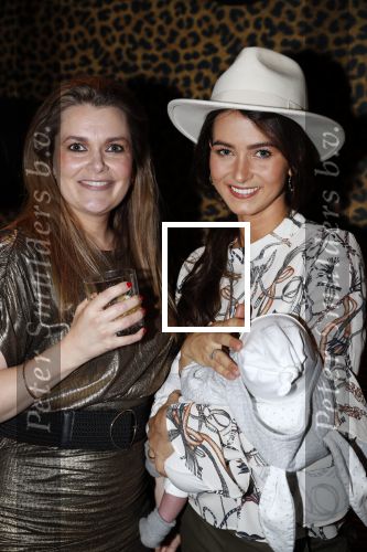 Amsterdam 6 november 2019
Presentatie Kek mama TV bij Mama Kelly.
Kim Kotter gaat voor ze vloggen. De vrouw van Daley Blind Candy Rae Fleur met hun baby