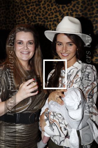 Amsterdam 6 november 2019
Presentatie Kek mama TV bij Mama Kelly.
Kim Kotter gaat voor ze vloggen. De vrouw van Daley Blind Candy Rae Fleur met hun baby