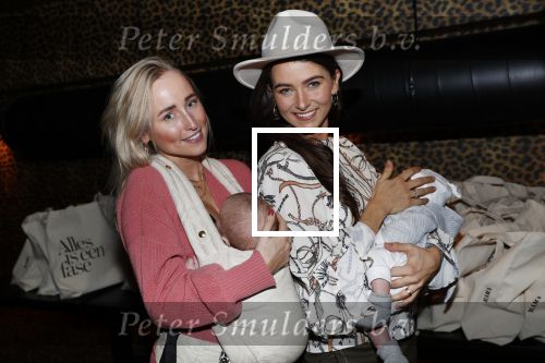 Amsterdam 6 november 2019
Presentatie Kek mama TV bij Mama Kelly.
Kim Kotter gaat voor ze vloggen. De vrouw van Daley Blind Candy Rae Fleur met hun baby en Lisanne de Bruijn met haar baby