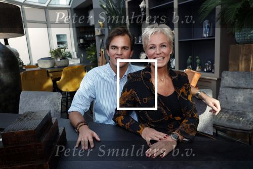 Zwijndrecht 3 november 2019
Caroline v Eeden werkt een dag bij interieurwinkel Josi . Josi en Caroline