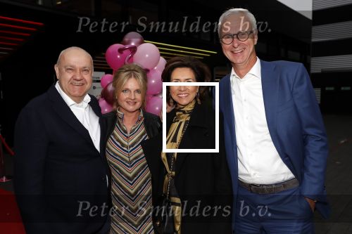 Hilversum 7 oktober 2019
Gala voor breast care foundation in studio 21. CeesHendriks met zijn vrouw en vrienden