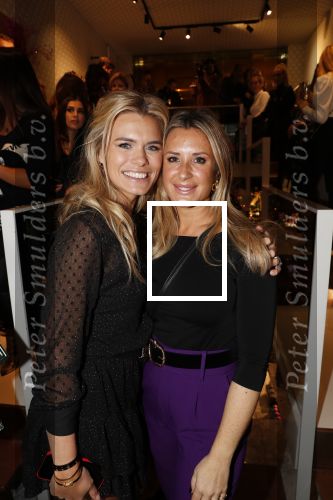 Amsterdam 12 november 2019
Presentatie en opening winkel Shoeby van Fred v Leer en Nicolette v Dam.
Nicolette en Chantal Bles