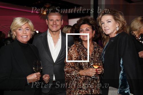 Amsterdam 12 november 2019
Presentatie nieuwe Nouveau met Leco v Zadelhoff als gast hoofdredakteur. De presentatie vond plaats in hotel The Dylan . Leco met Christine Kroonenberg en Mariska Dietz