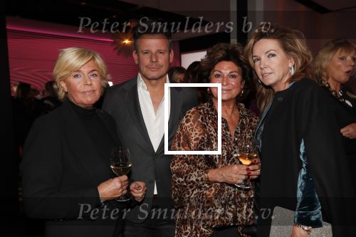 Amsterdam 12 november 2019
Presentatie nieuwe Nouveau met Leco v Zadelhoff als gast hoofdredakteur. De presentatie vond plaats in hotel The Dylan . Leco met Christine Kroonenberg en Mariska Dietz