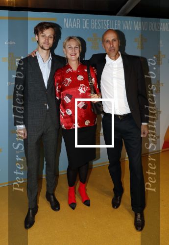 Amsterdam 7 oktober 2019
Premiere de belofte van Pisa in Tuschinski. Christine v Stralen met man en zoon