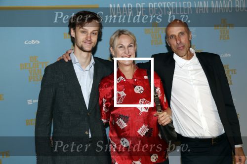 Amsterdam 7 oktober 2019
Premiere de belofte van Pisa in Tuschinski. Christine v Stralen met man en zoon