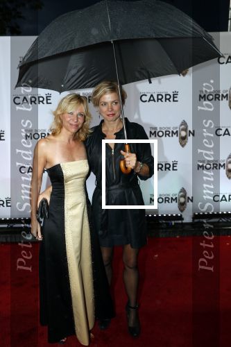 Amsterdam 3 oktober 2019
Premiere Book of Mormon in Carre. Claudia de Brey met partner en Evelien de Bruijn met partner