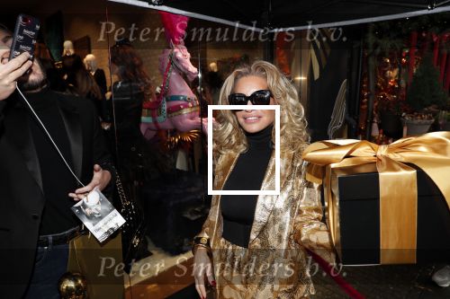 Amsterdam 12 november 2019
Presentatie en opening winkel Shoeby van Fred v Leer en Nicolette v Dam.
Connie Witteman met de partner van haar zoon Marvin