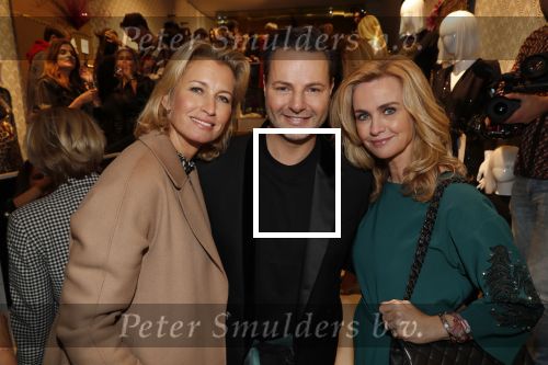 Amsterdam 12 november 2019
Presentatie en opening winkel Shoeby van Fred v Leer en Nicolette v Dam.
Daphne Deckers Fred v Leer en Anouk Smulders