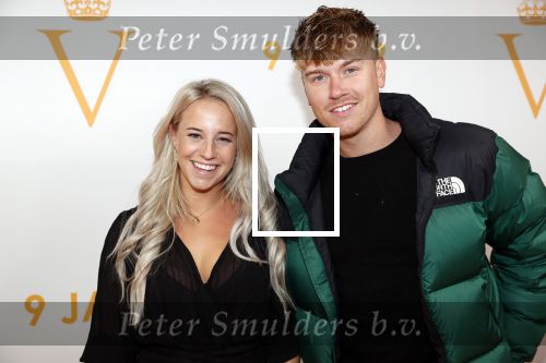 Katwijk 30 oktober 2019
9 jaar soldaat van Oranje in de hangar op vliegveld Valkenburg . Vlogger Dee met haar vriend Lars Gerbrands