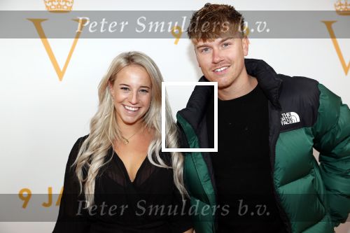 Katwijk 30 oktober 2019
9 jaar soldaat van Oranje in de hangar op vliegveld Valkenburg . Vlogger Dee met haar vriend Lars Gerbrands